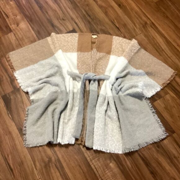 World Market Windowpane Turtleneck Boucle Poncho in Tan/Gray/White NWT OS - Picture 5 of 8